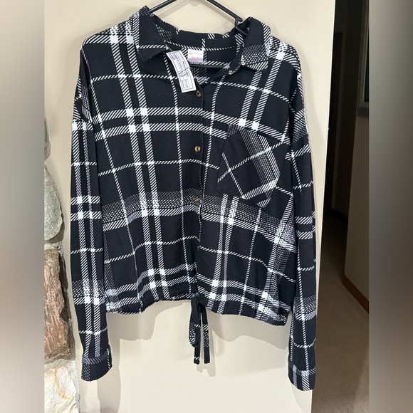 No Boundaries Tops - No Boundaries Women’s XXL Black White Plaid Button-Up Shirt Drawstring